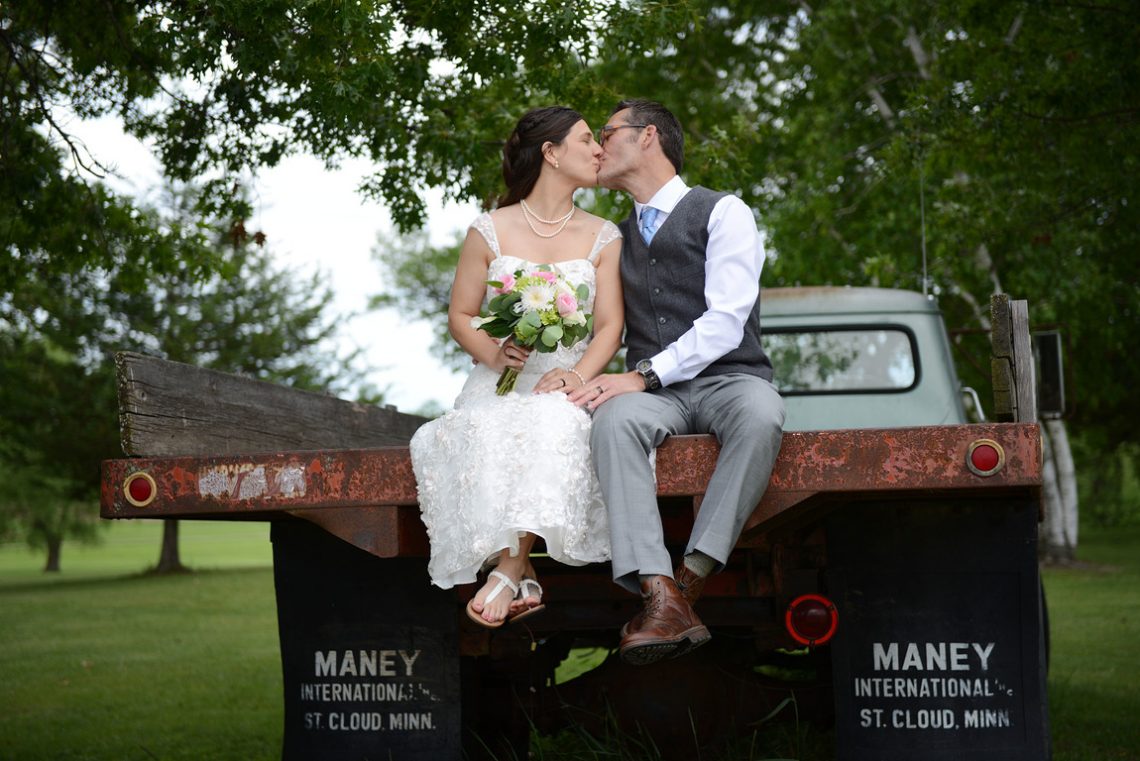Weddings S&T truck kiss