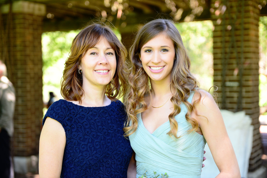Wedding mom and daughter